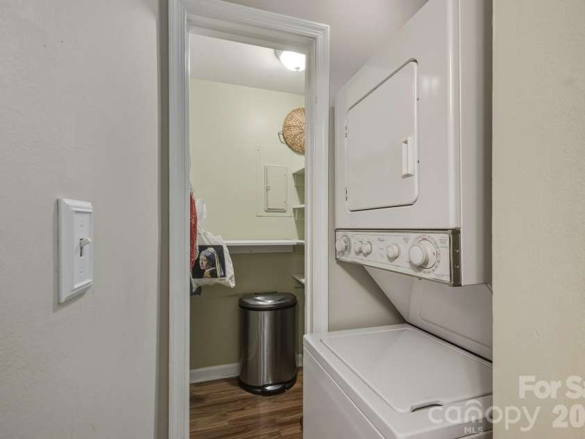 7034 Quail Hill Road, Charlotte, NC 28210.  MLS# CAR4341134, YatesRealty ID 23874. 