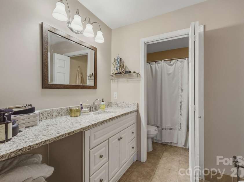 7034 Quail Hill Road, Charlotte, NC 28210.  MLS# CAR4341134, YatesRealty ID 23874. 