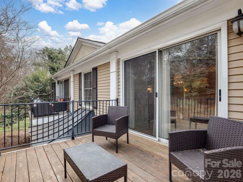 7034 Quail Hill Road, Charlotte, NC 28210.  MLS# CAR4341134, YatesRealty ID 23874. 