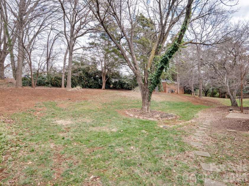 7034 Quail Hill Road, Charlotte, NC 28210.  MLS# CAR4341134, YatesRealty ID 23874. 