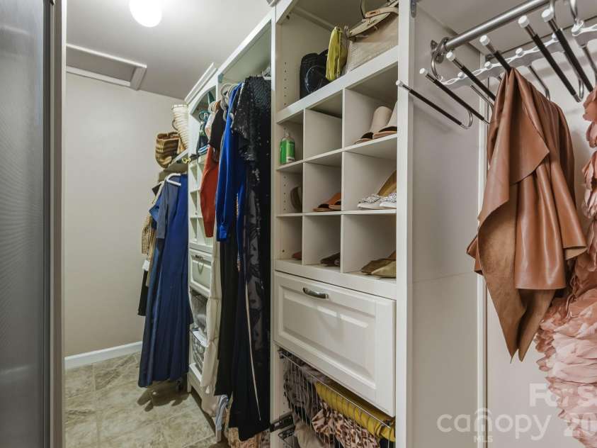 7034 Quail Hill Road, Charlotte, NC 28210.  MLS# CAR4399456, YatesRealty ID 23874. 