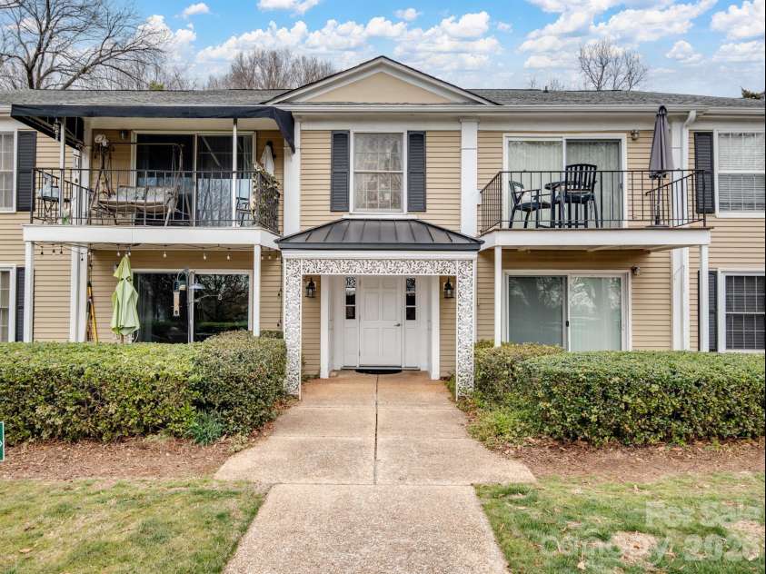 7034 Quail Hill Road, Charlotte, NC 28210.  MLS# CAR4399456, YatesRealty ID 23874. 