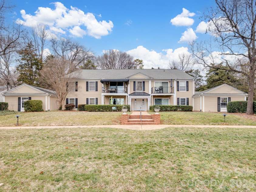 7034 Quail Hill Road, Charlotte, NC 28210.  MLS# CAR4399456, YatesRealty ID 23874. 