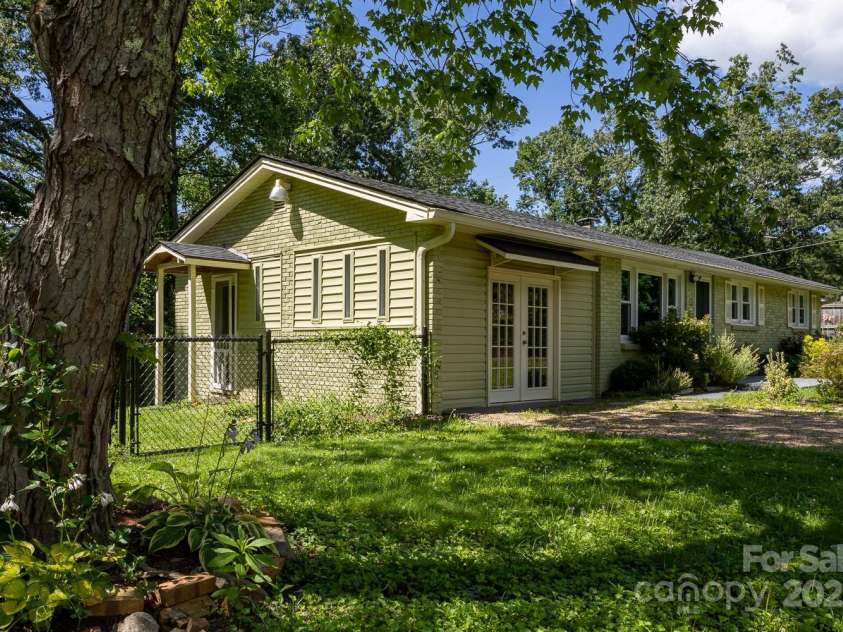 50 Taft Street, Black Mountain, NC 28711.  MLS# CAR4277647, YatesRealty ID 23875. 