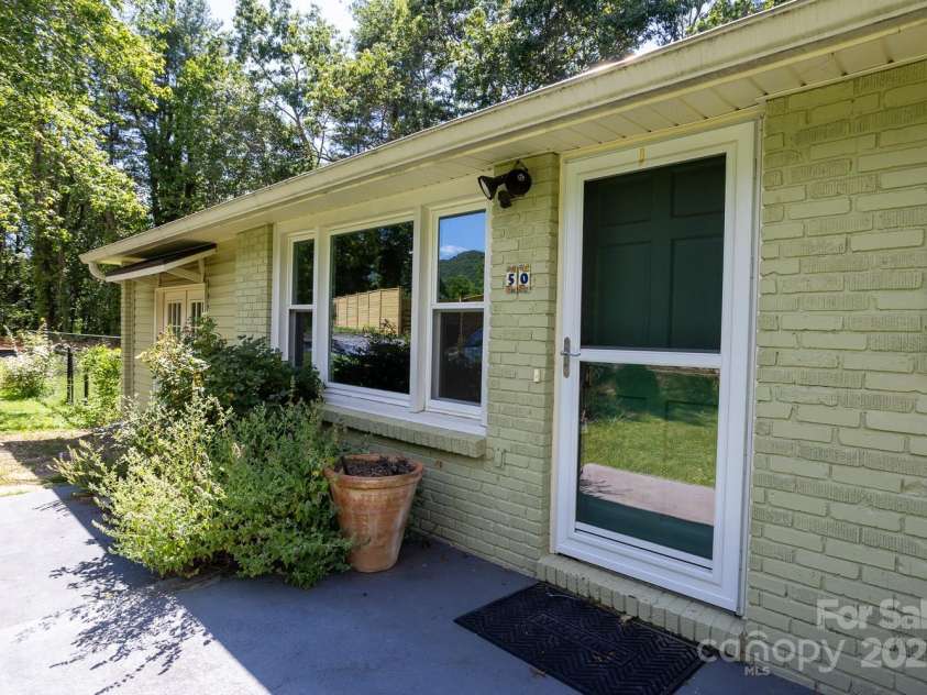 50 Taft Street, Black Mountain, NC 28711.  MLS# CAR4277647, YatesRealty ID 23875. 