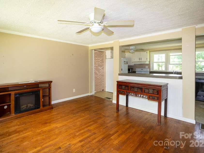 50 Taft Street, Black Mountain, NC 28711.  MLS# CAR4277647, YatesRealty ID 23875. 