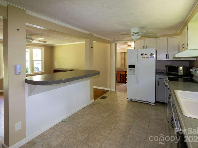50 Taft Street, Black Mountain, NC 28711.  MLS# CAR4277647, YatesRealty ID 23875. 