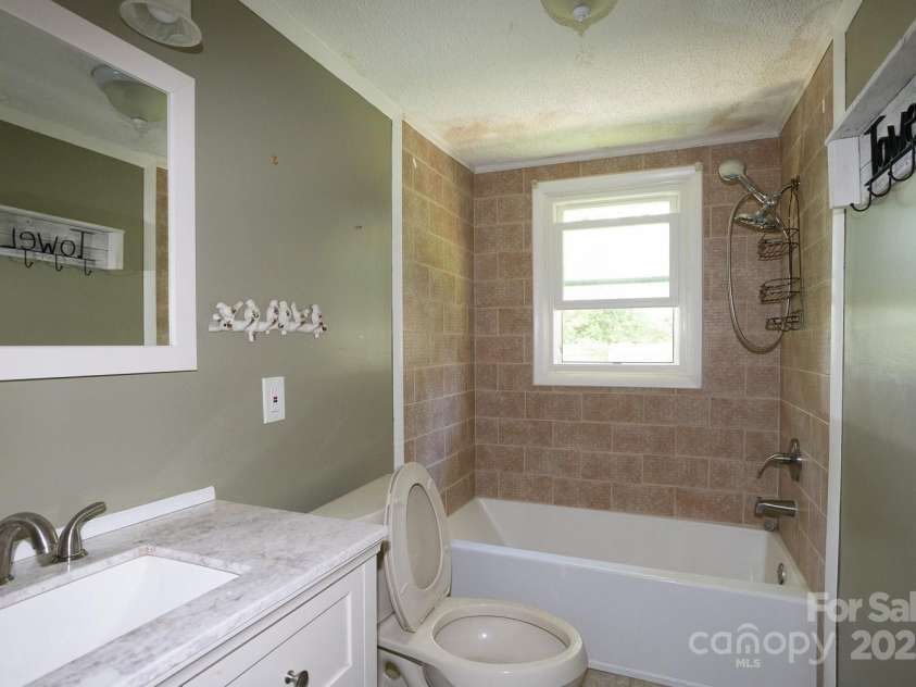 50 Taft Street, Black Mountain, NC 28711.  MLS# CAR4277647, YatesRealty ID 23875. 