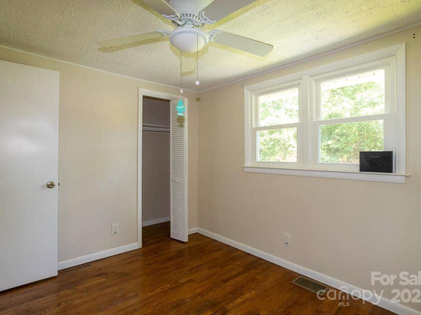 50 Taft Street, Black Mountain, NC 28711.  MLS# CAR4277647, YatesRealty ID 23875. 