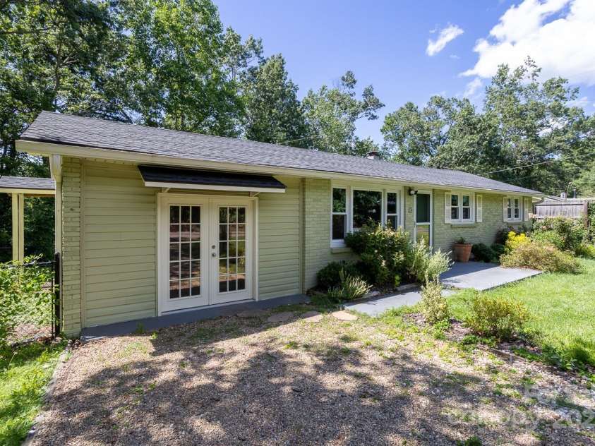 50 Taft Street, Black Mountain, NC 28711.  MLS# CAR4277647, YatesRealty ID 23875. 