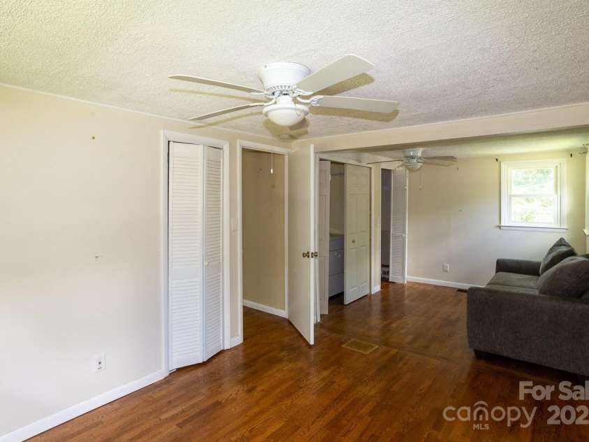 50 Taft Street, Black Mountain, NC 28711.  MLS# CAR4277647, YatesRealty ID 23875. 