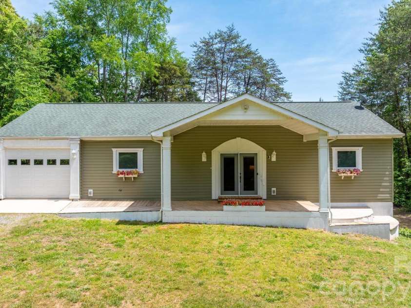 119 Cottontail Lane, Statesville, NC 28677.  MLS# CAR4380032, YatesRealty ID 23876. 