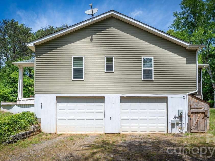 119 Cottontail Lane, Statesville, NC 28677.  MLS# CAR4380032, YatesRealty ID 23876. 
