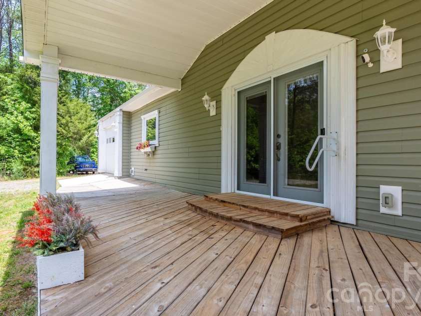 119 Cottontail Lane, Statesville, NC 28677.  MLS# CAR4380032, YatesRealty ID 23876. 