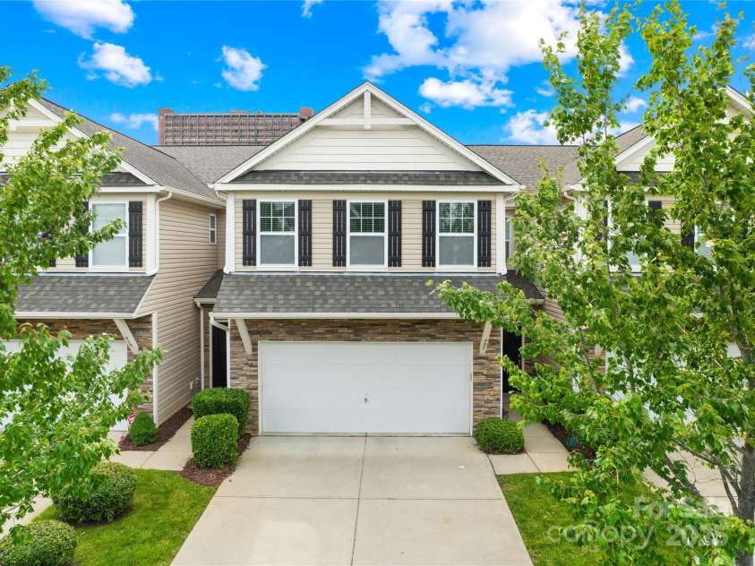921 Summerlake Drive, Fort Mill, SC 29715.  MLS# CAR4272360, YatesRealty ID 23877. 