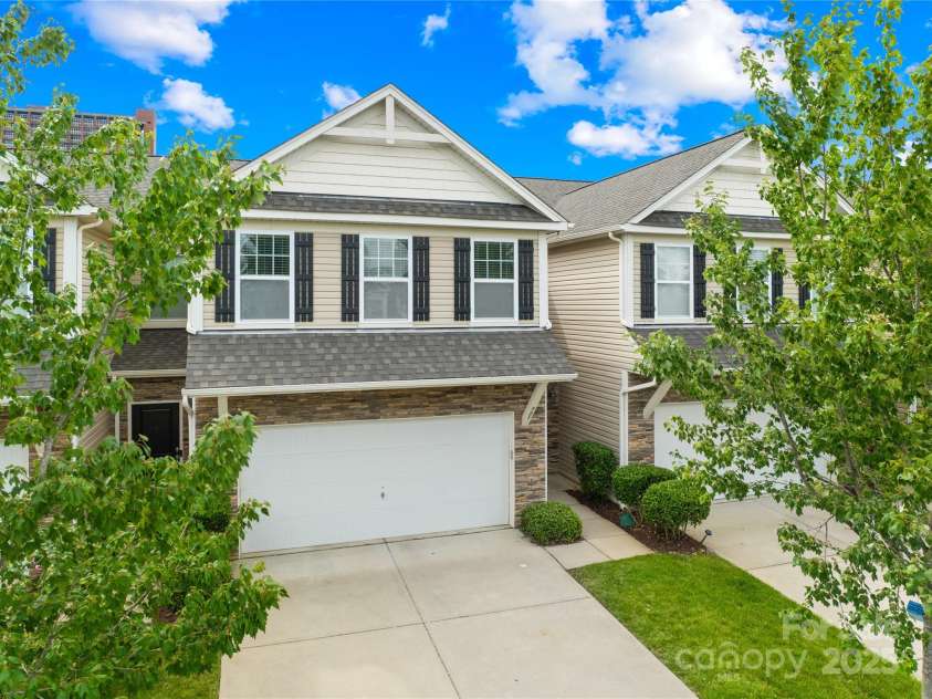921 Summerlake Drive, Fort Mill, SC 29715.  MLS# CAR4272360, YatesRealty ID 23877. 