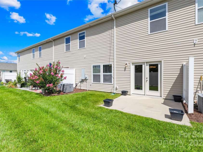 921 Summerlake Drive, Fort Mill, SC 29715.  MLS# CAR4272360, YatesRealty ID 23877. 
