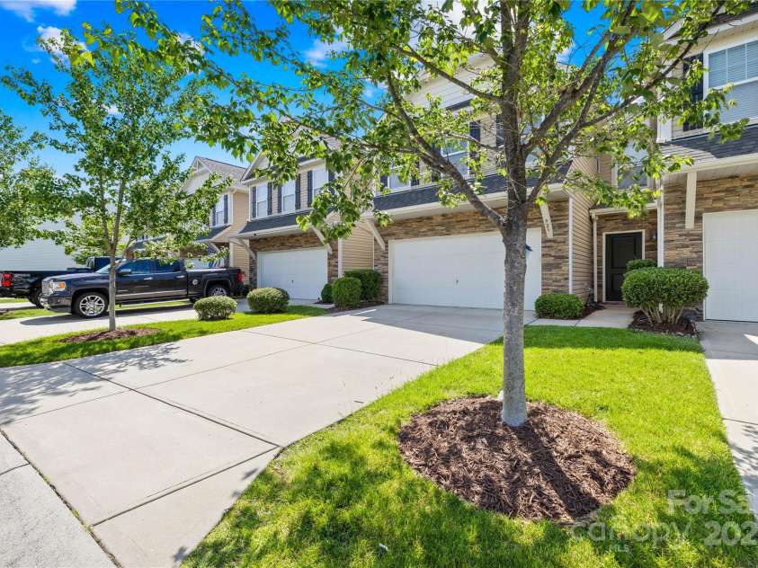 921 Summerlake Drive, Fort Mill, SC 29715.  MLS# CAR4272360, YatesRealty ID 23877. 