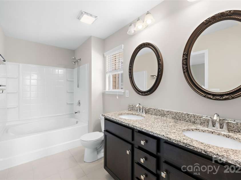 921 Summerlake Drive, Fort Mill, SC 29715.  MLS# CAR4272360, YatesRealty ID 23877. Primary Bathroom