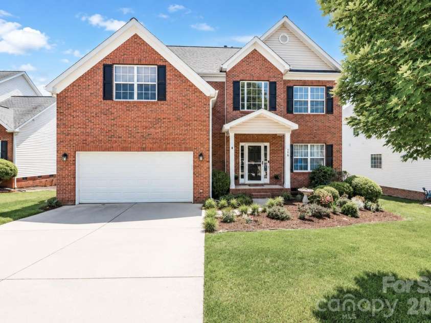 106 Planters Drive, Statesville, NC 28677.  MLS# CAR4383906, YatesRealty ID 23878. 