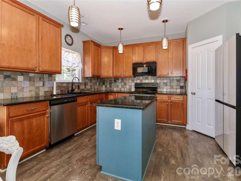 106 Planters Drive, Statesville, NC 28677.  MLS# CAR4383906, YatesRealty ID 23878. 