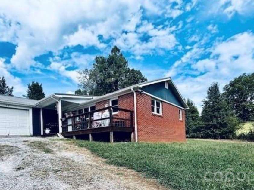 54 Dee Cable Drive, Marion, NC 28752.  MLS# CAR4302367, YatesRealty ID 2388. 