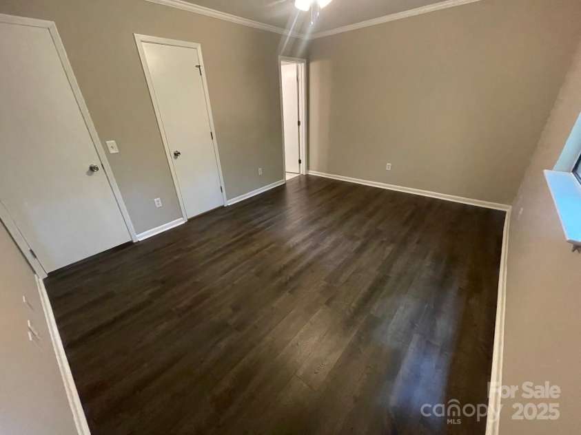 3200 Heathstead Place, Charlotte, NC 28210.  MLS# CAR4270773, YatesRealty ID 23880. Primary bedroom with walk in closet and ensuite bathroom