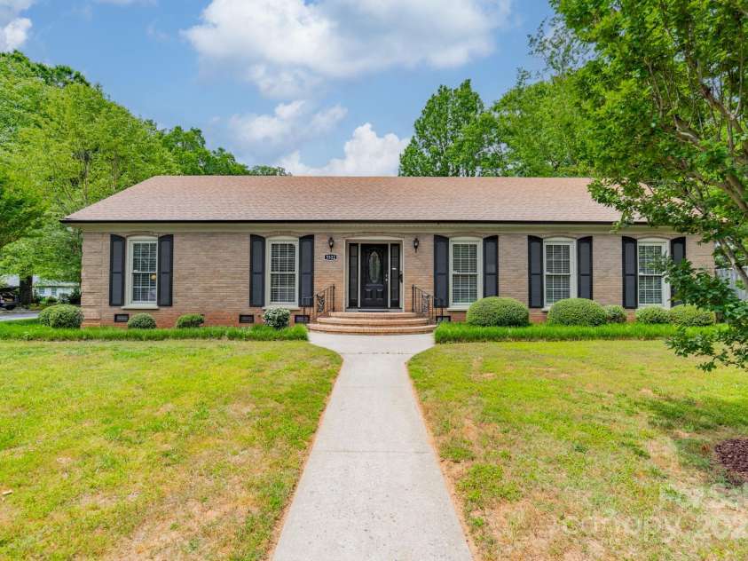 5522 Sharon Road, Charlotte, NC 28210.  MLS# CAR4251042, YatesRealty ID 23881. Beautiful brick home!