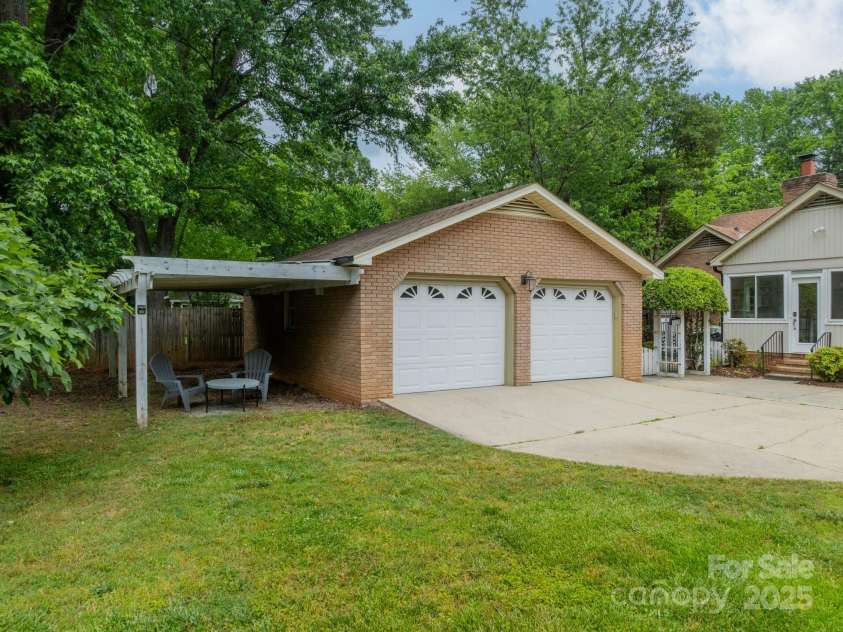 5522 Sharon Road, Charlotte, NC 28210.  MLS# CAR4251042, YatesRealty ID 23881. Detached 2-car Garage off courtyard.