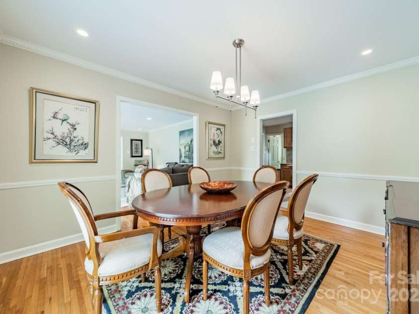 5522 Sharon Road, Charlotte, NC 28210.  MLS# CAR4251042, YatesRealty ID 23881. Dining Room great for entertaining