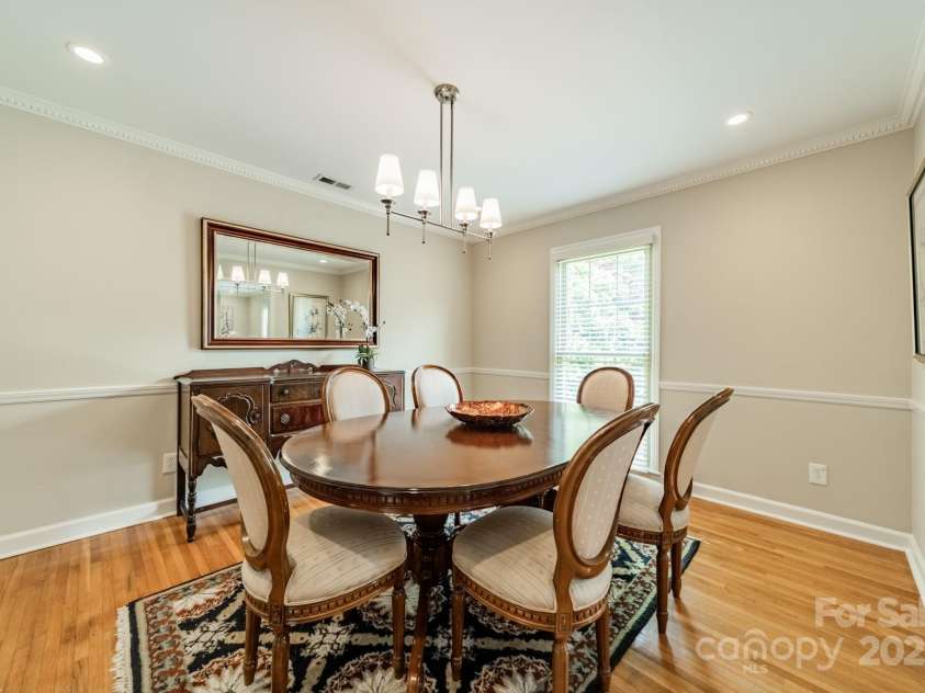 5522 Sharon Road, Charlotte, NC 28210.  MLS# CAR4251042, YatesRealty ID 23881. Dining Room ideal for family meals!