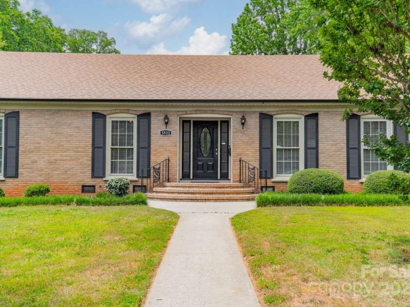 5522 Sharon Road, Charlotte, NC 28210.  MLS# CAR4251042, YatesRealty ID 23881. Entrance adorned by nice railing & curved steps
