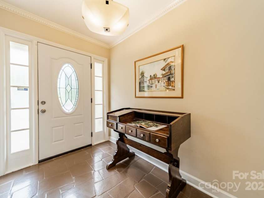 5522 Sharon Road, Charlotte, NC 28210.  MLS# CAR4251042, YatesRealty ID 23881. Entrance Foyer