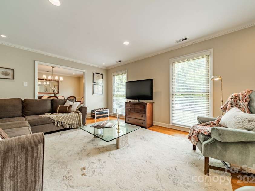 5522 Sharon Road, Charlotte, NC 28210.  MLS# CAR4251042, YatesRealty ID 23881. Living Room flows into the Dining Room