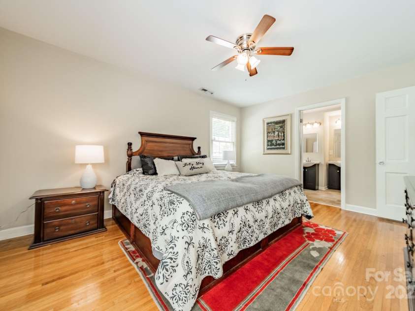 5522 Sharon Road, Charlotte, NC 28210.  MLS# CAR4251042, YatesRealty ID 23881. Primary Bedroom with ensuite Bathroom