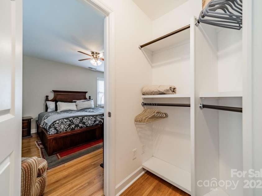 5522 Sharon Road, Charlotte, NC 28210.  MLS# CAR4251042, YatesRealty ID 23881. Primary suite walk-in closet