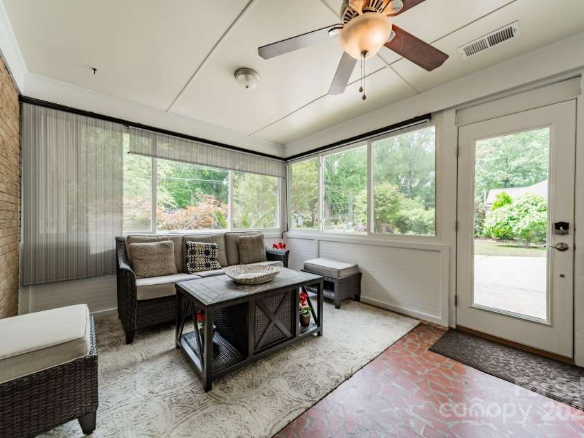 5522 Sharon Road, Charlotte, NC 28210.  MLS# CAR4251042, YatesRealty ID 23881. Serene Sunroom
