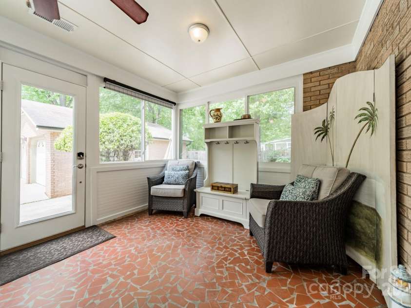 5522 Sharon Road, Charlotte, NC 28210.  MLS# CAR4251042, YatesRealty ID 23881. Sip coffee & enjoy the view