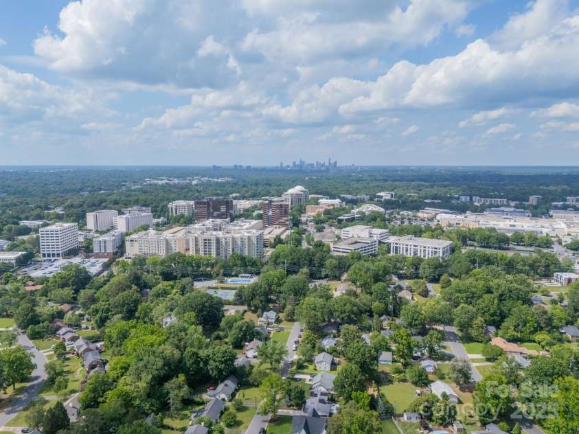 5522 Sharon Road, Charlotte, NC 28210.  MLS# CAR4251042, YatesRealty ID 23881. South Park Mall (1.2 miles)
