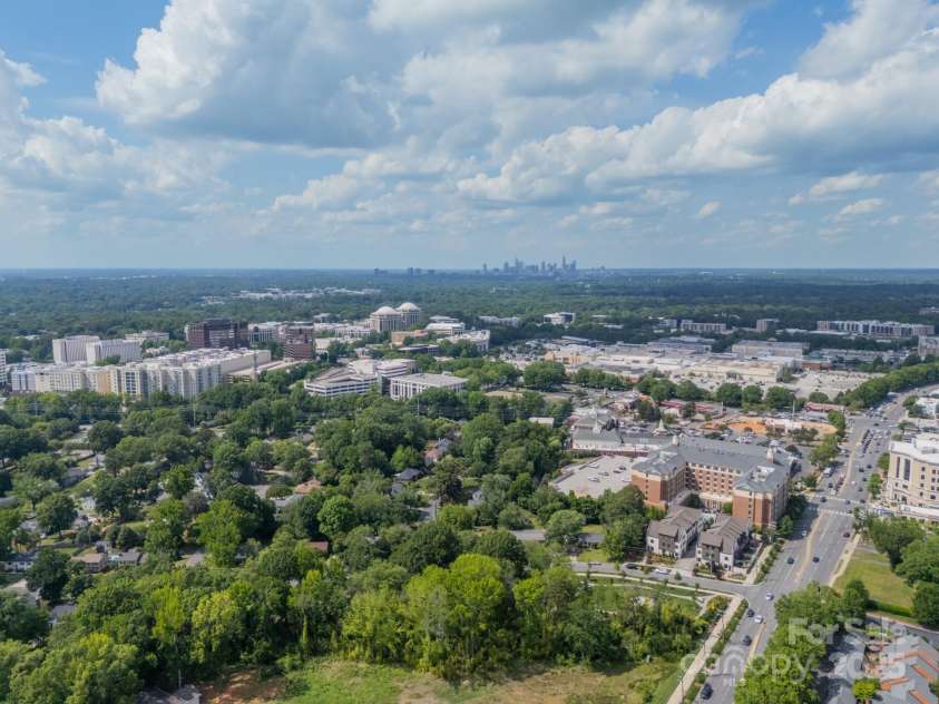5522 Sharon Road, Charlotte, NC 28210.  MLS# CAR4251042, YatesRealty ID 23881. South Park Mall