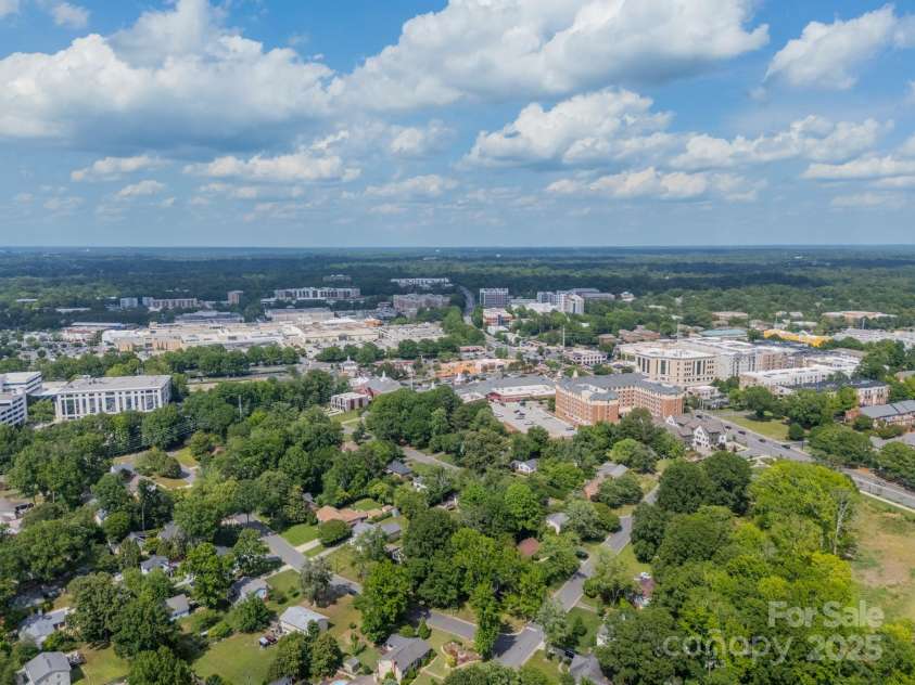 5522 Sharon Road, Charlotte, NC 28210.  MLS# CAR4251042, YatesRealty ID 23881. South Park Mall & Phillips Place (0.5 miles)