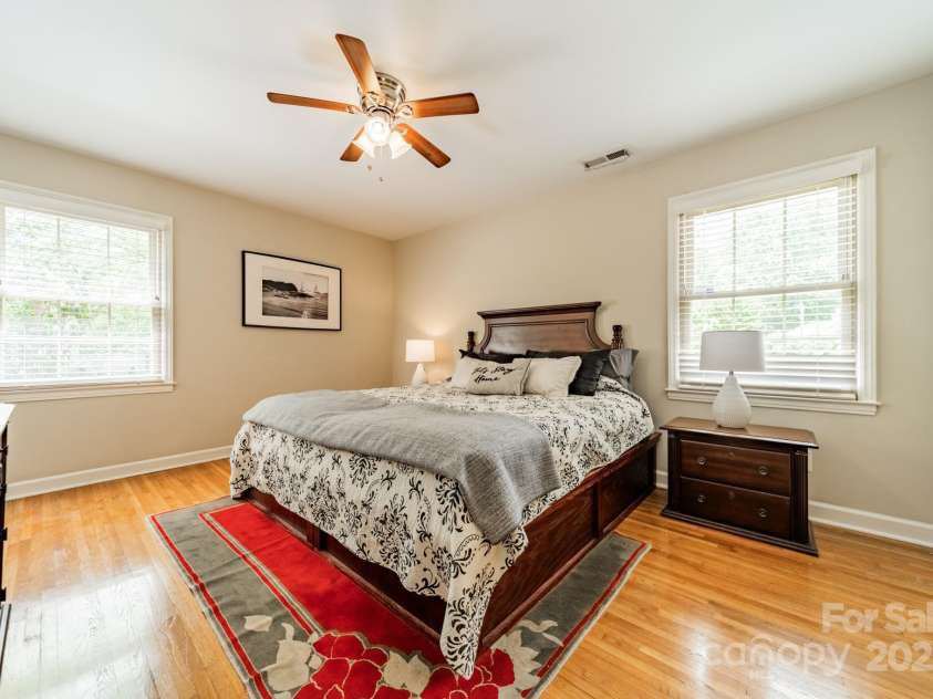 5522 Sharon Road, Charlotte, NC 28210.  MLS# CAR4251042, YatesRealty ID 23881. Spacious Primary Bedroom suite