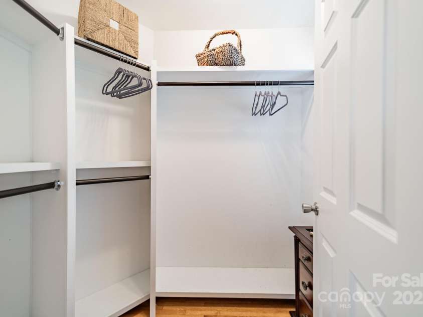 5522 Sharon Road, Charlotte, NC 28210.  MLS# CAR4251042, YatesRealty ID 23881. Spacious Primary BR walk-in closet