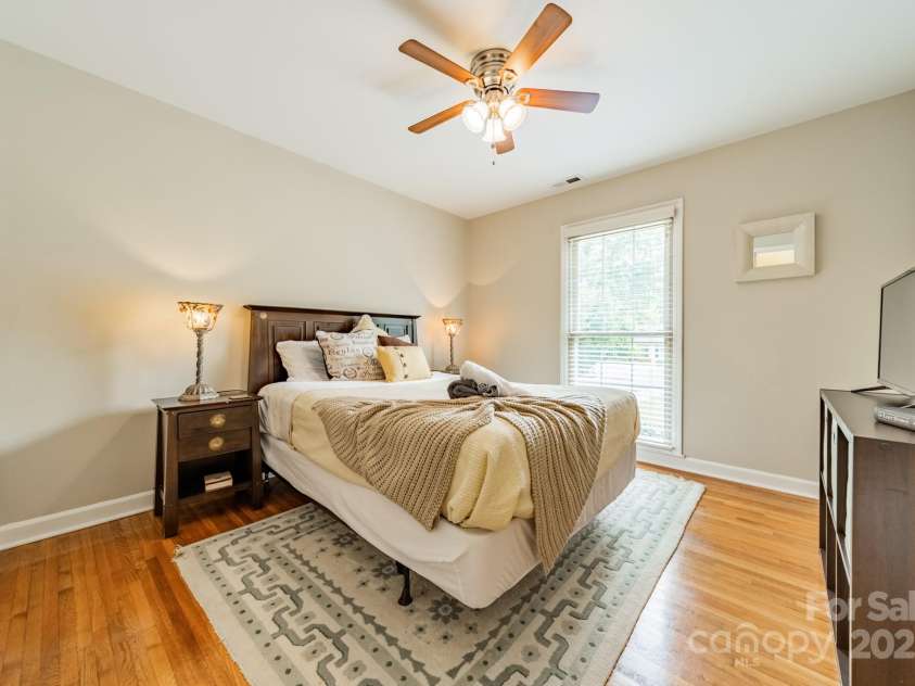 5522 Sharon Road, Charlotte, NC 28210.  MLS# CAR4251042, YatesRealty ID 23881. Spacious third Bedroom