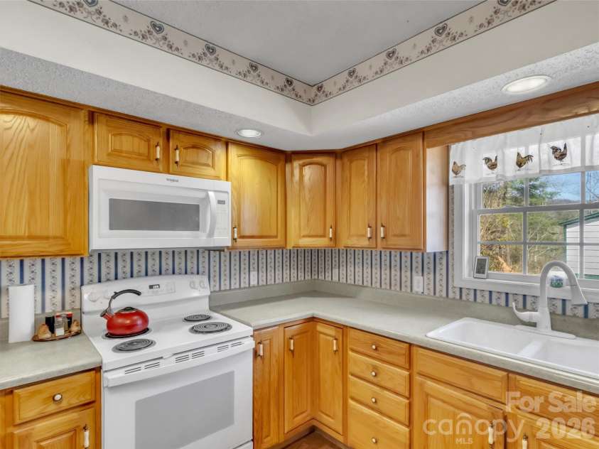 39 Millard Cove Road, Leicester, NC 28748.  MLS# CAR4355242, YatesRealty ID 23882. 
