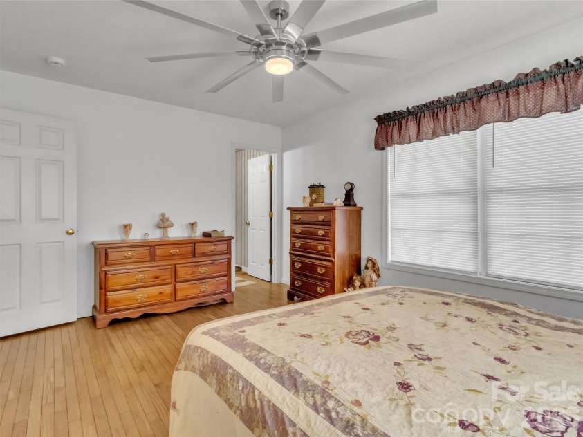39 Millard Cove Road, Leicester, NC 28748.  MLS# CAR4355242, YatesRealty ID 23882. 