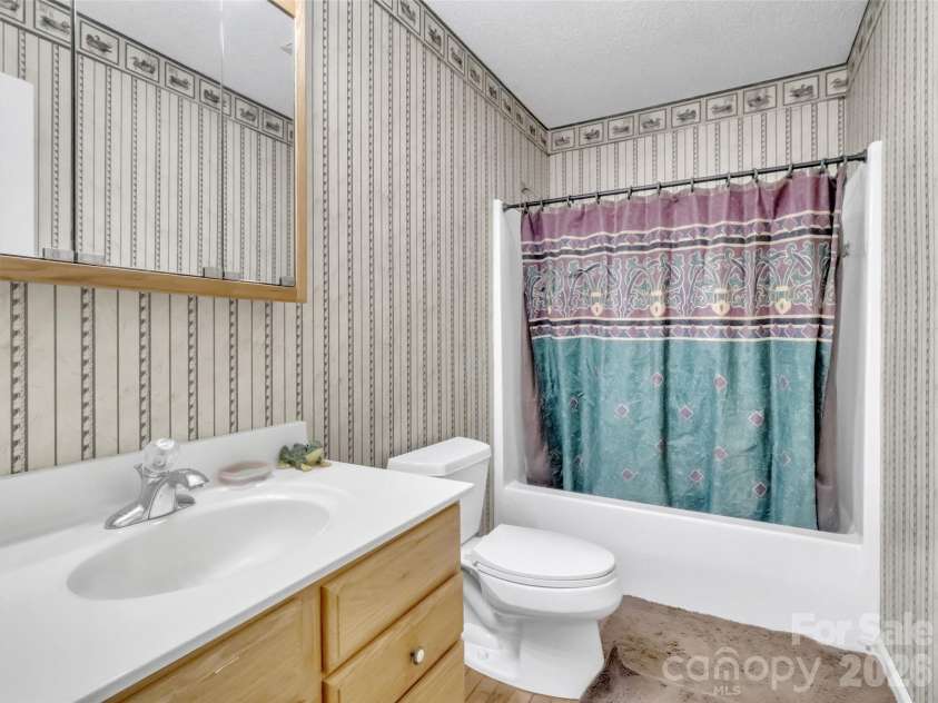 39 Millard Cove Road, Leicester, NC 28748.  MLS# CAR4355242, YatesRealty ID 23882. 