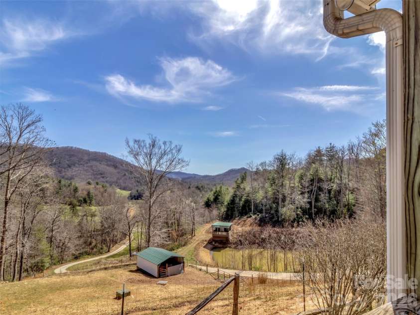 39 Millard Cove Road, Leicester, NC 28748.  MLS# CAR4355242, YatesRealty ID 23882. 
