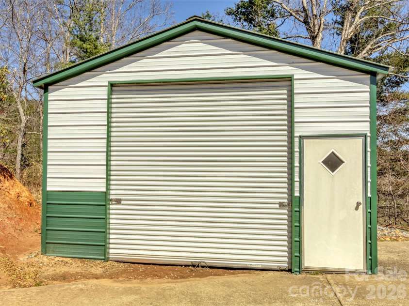 39 Millard Cove Road, Leicester, NC 28748.  MLS# CAR4355242, YatesRealty ID 23882. 
