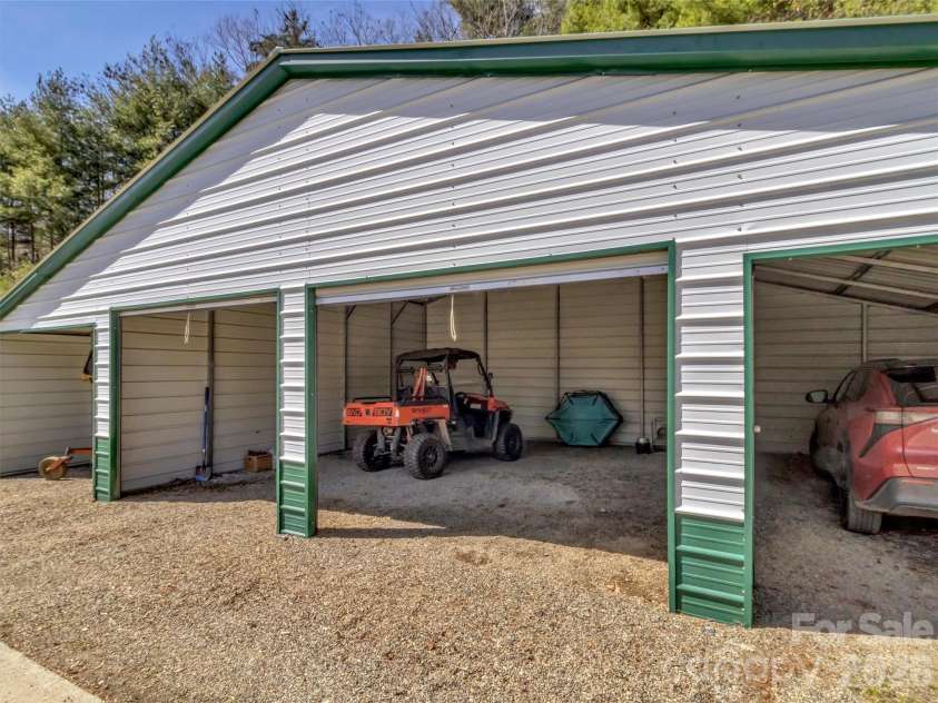 39 Millard Cove Road, Leicester, NC 28748.  MLS# CAR4355242, YatesRealty ID 23882. 
